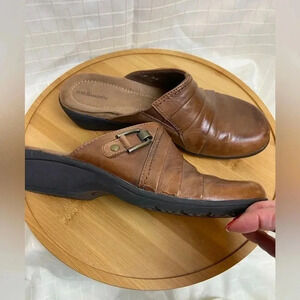 Women’s Bass & Company brown leather mule slip on Size 9